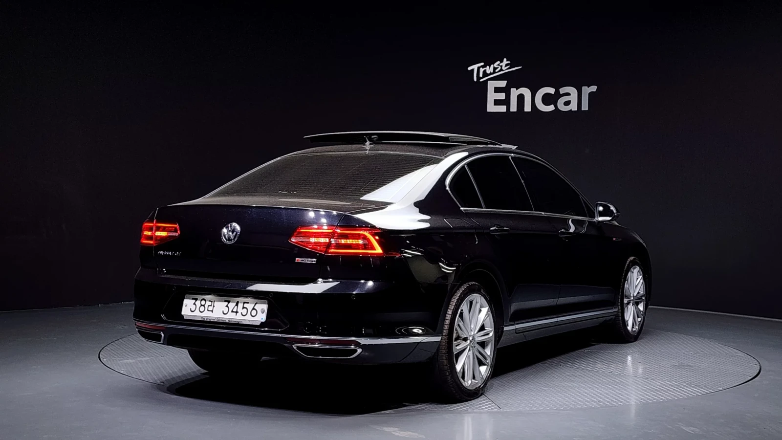 VW Passat 2.0TDI 4MOTION PRESTIGE! PANO/HEAD-UP/CAM, снимка 2 - Автомобили и джипове - 55225285