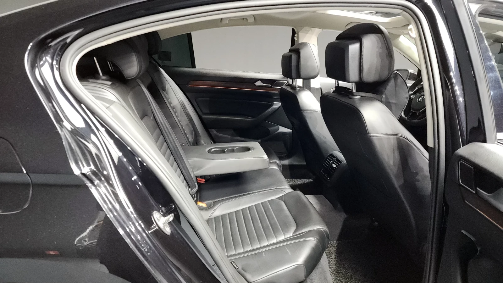 VW Passat 2.0TDI 4MOTION PRESTIGE! PANO/HEAD-UP/CAM, снимка 11 - Автомобили и джипове - 55225285
