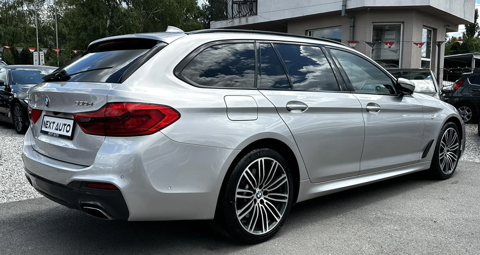 BMW 530 3.0XD 265HP M PACK H/K HUD MASSAGE 360'3D CAM, снимка 5 - Автомобили и джипове - 55414698