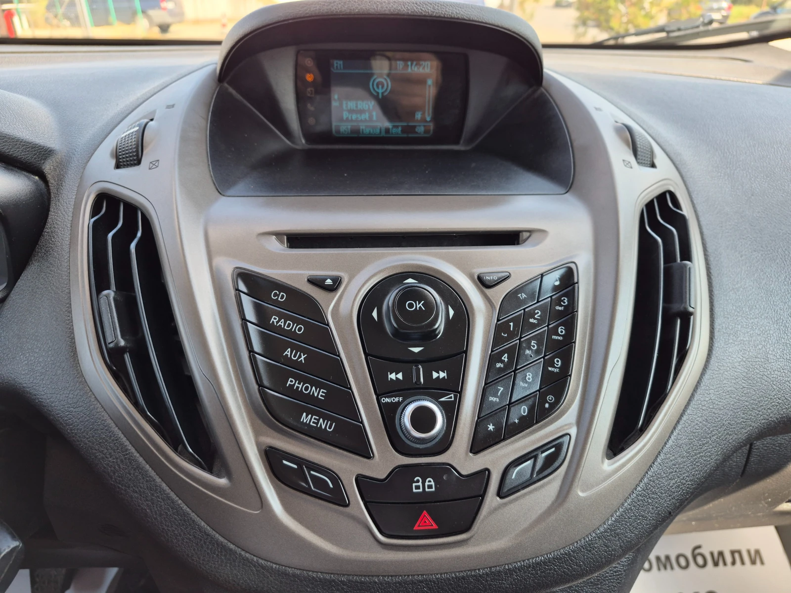 Ford Tourneo Connect 1.5D, снимка 15 - Автомобили и джипове - 55587708