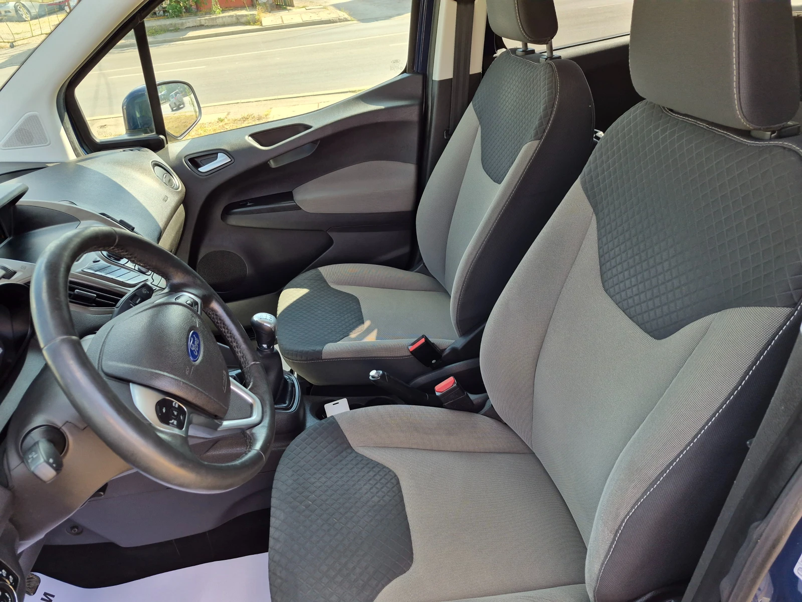 Ford Tourneo Connect 1.5D, снимка 13 - Автомобили и джипове - 55587708