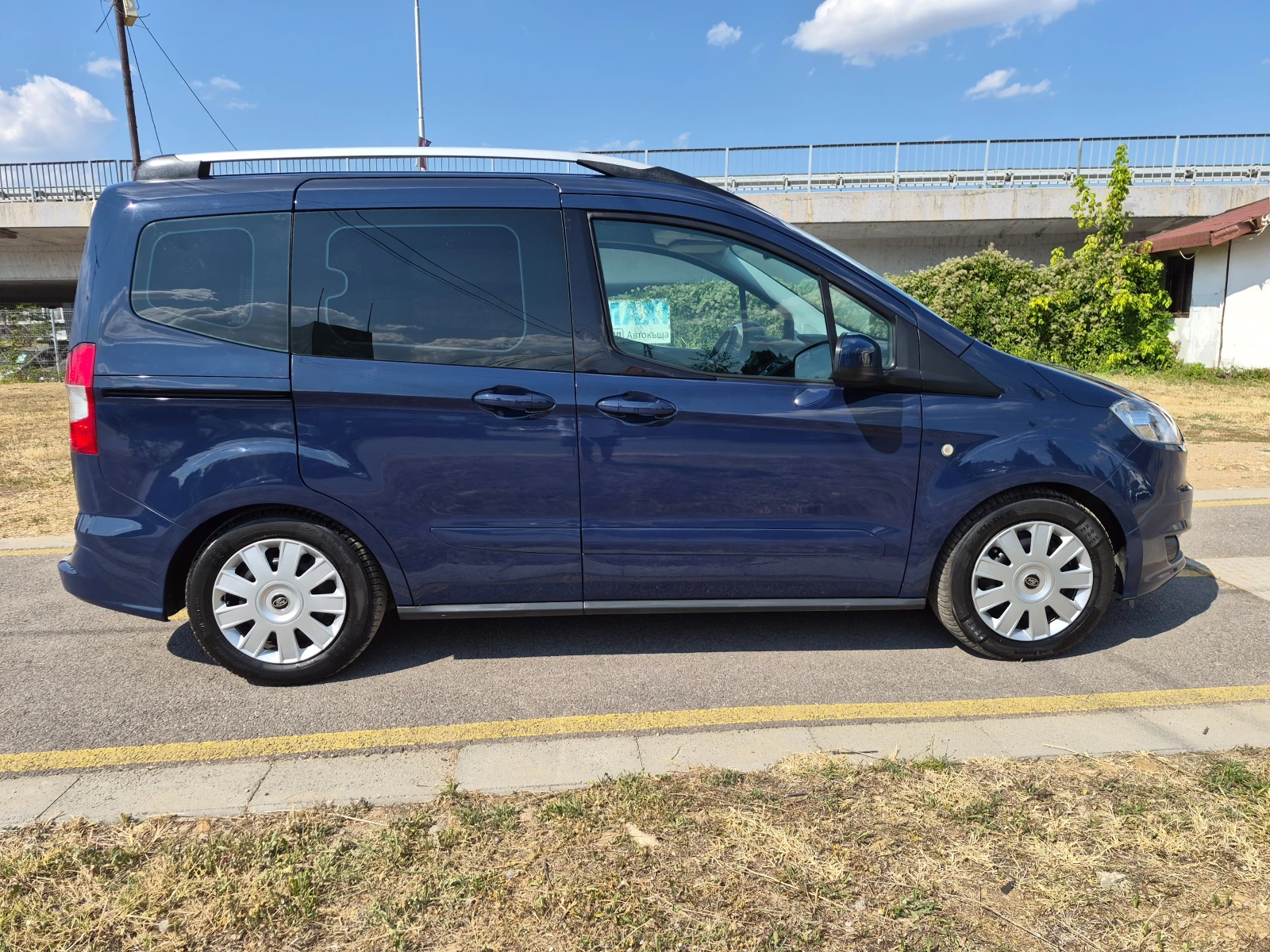 Ford Tourneo Connect 1.5D, снимка 7 - Автомобили и джипове - 55587708