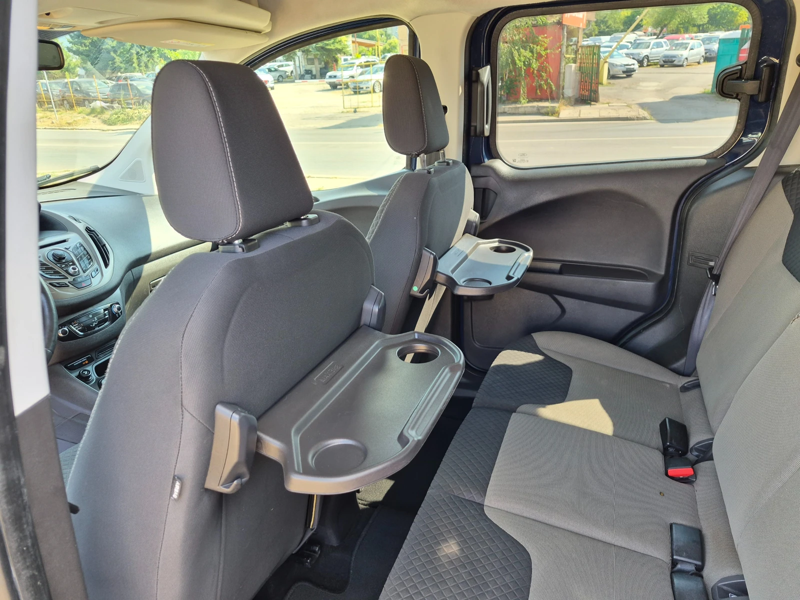 Ford Tourneo Connect 1.5D, снимка 12 - Автомобили и джипове - 55587708