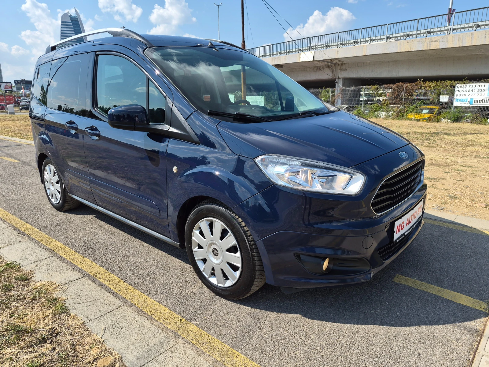 Ford Tourneo Connect 1.5D, снимка 2 - Автомобили и джипове - 55587708