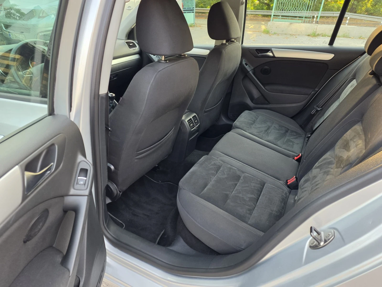 VW Golf 1.6 bifuel, снимка 8 - Автомобили и джипове - 55897142