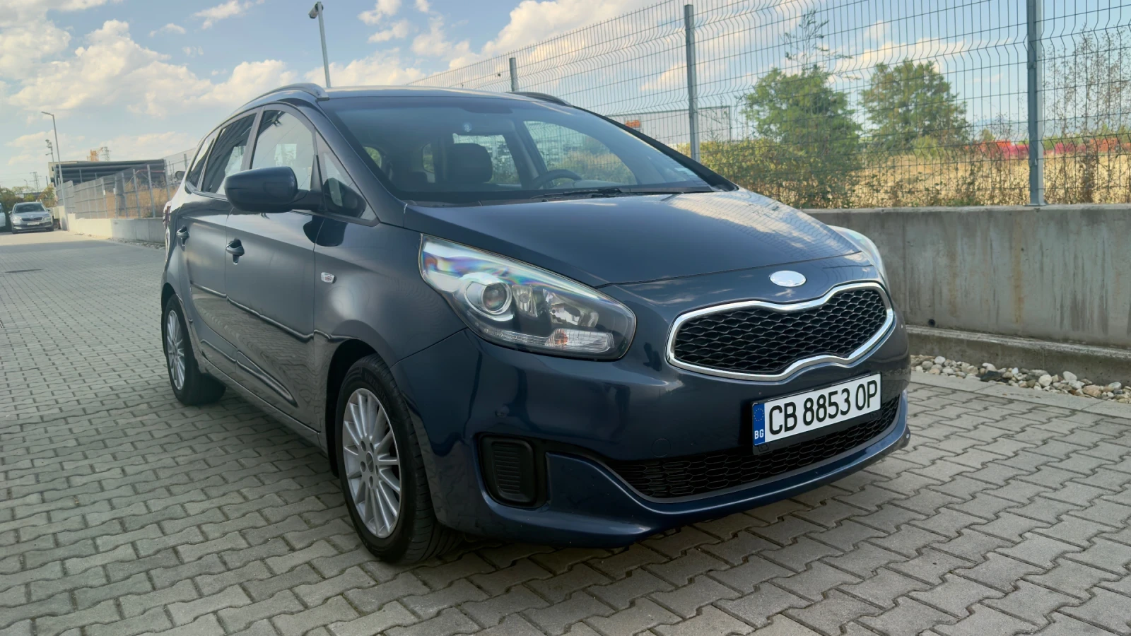 Kia Carens, снимка 2 - Автомобили и джипове - 55987662