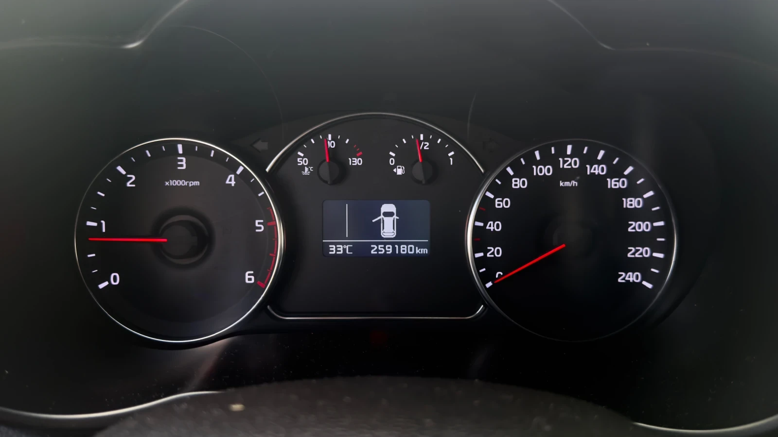 Kia Carens, снимка 8 - Автомобили и джипове - 55987662