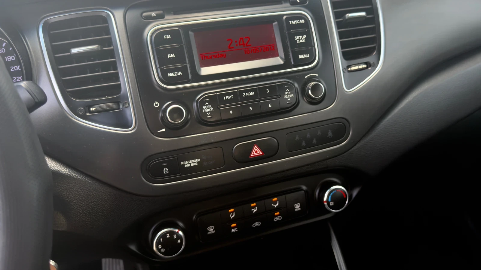 Kia Carens, снимка 9 - Автомобили и джипове - 55987662