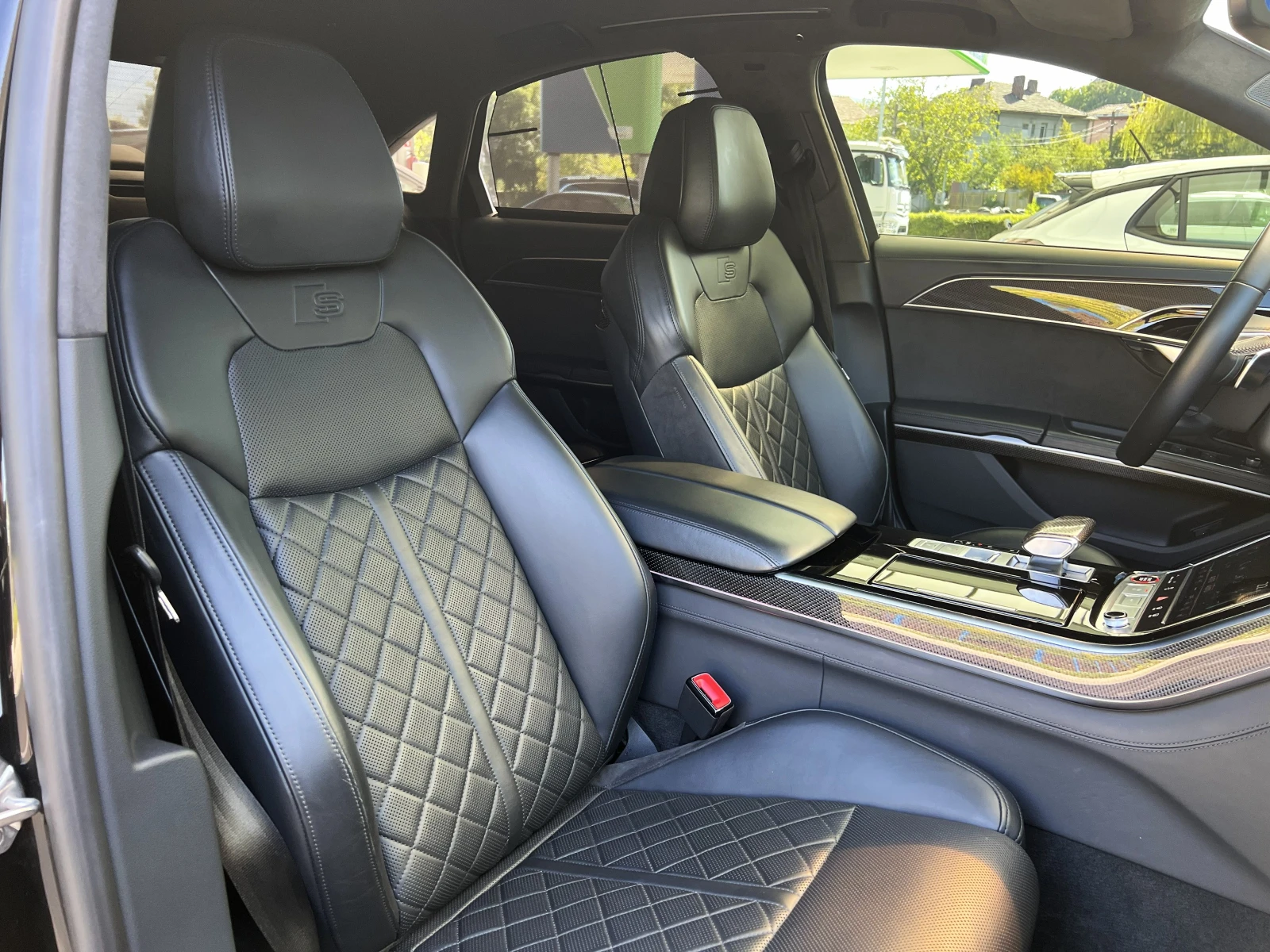 Audi S8 CERAMIC / CARBON / BLACK OPTIC / B&O / 360 / HUD /, снимка 14 - Автомобили и джипове - 56008384