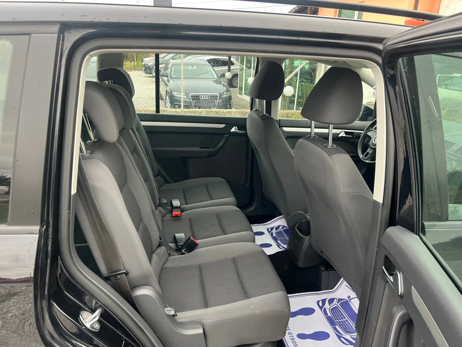 VW Touran 6+ 1 , снимка 15 - Автомобили и джипове - 56364466