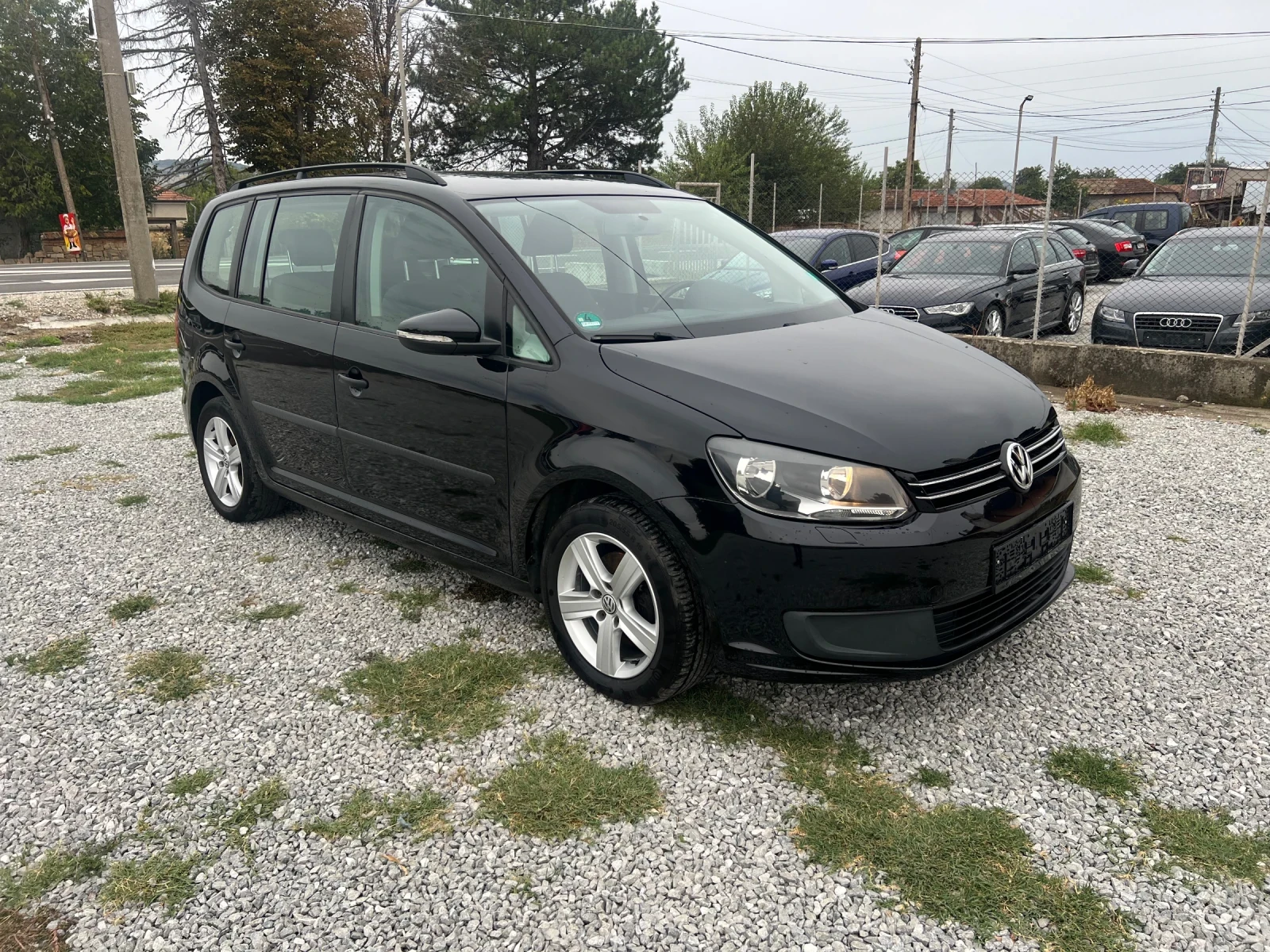 VW Touran 6+ 1 , снимка 2 - Автомобили и джипове - 56364466