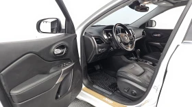 Jeep Cherokee OVERLAND / 3.2 / 4X4 / DISTRONIC / ОБДУХ / ПОДГРЕВ, снимка 10