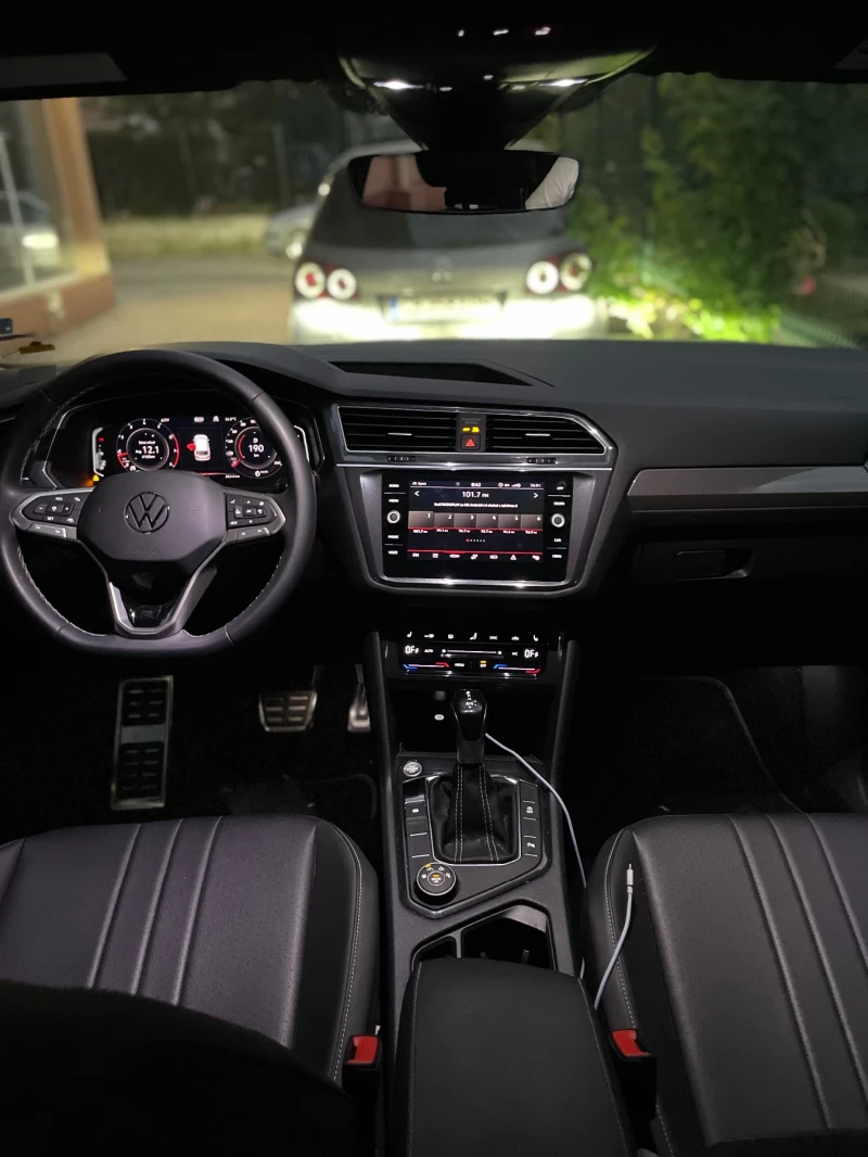 VW Tiguan R Line 4x4 2.0 tfsi, снимка 3 - Автомобили и джипове - 51885177