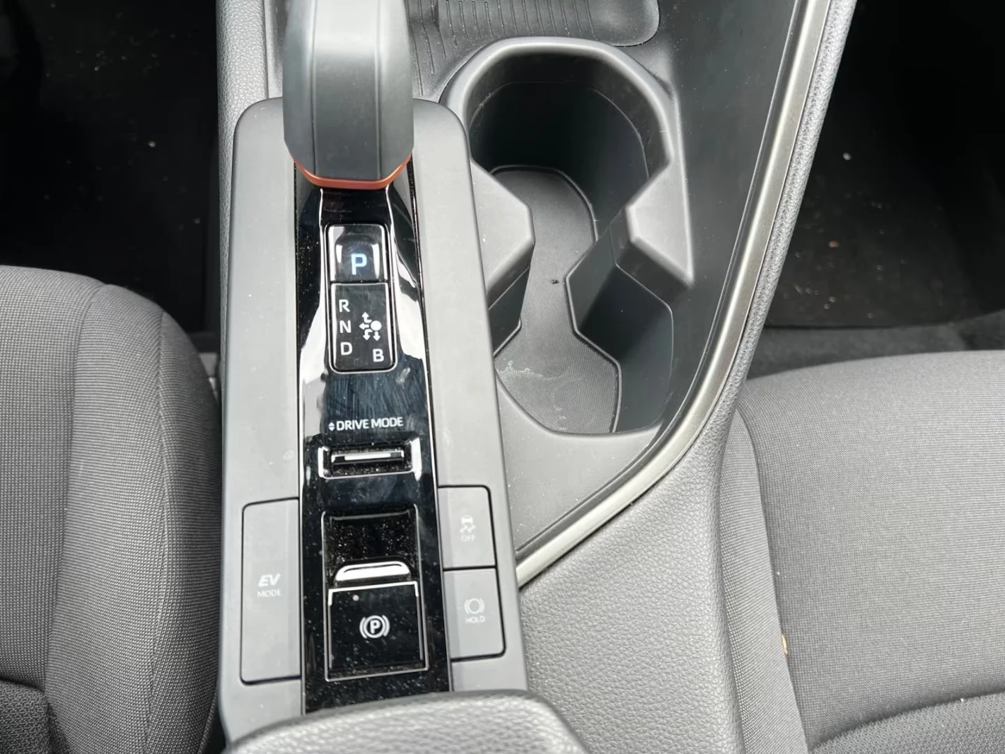 Toyota C-HR 1.8/HYBRID/140HP/LED/ACC/CAM/CRPLAY/KLESS/DAB/505f | Mobile.bg   15