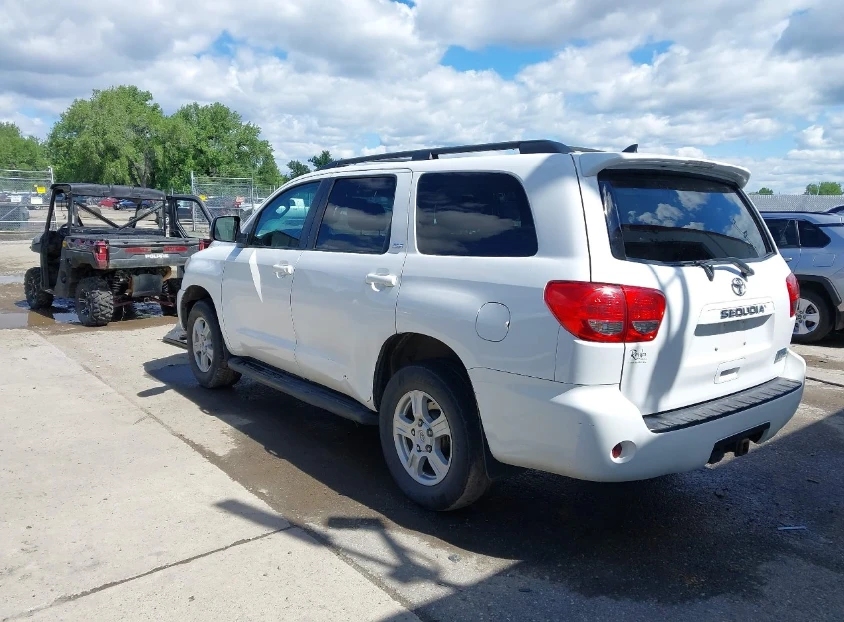 Toyota Sequoia SR5 5.7L V8 - изображение 4