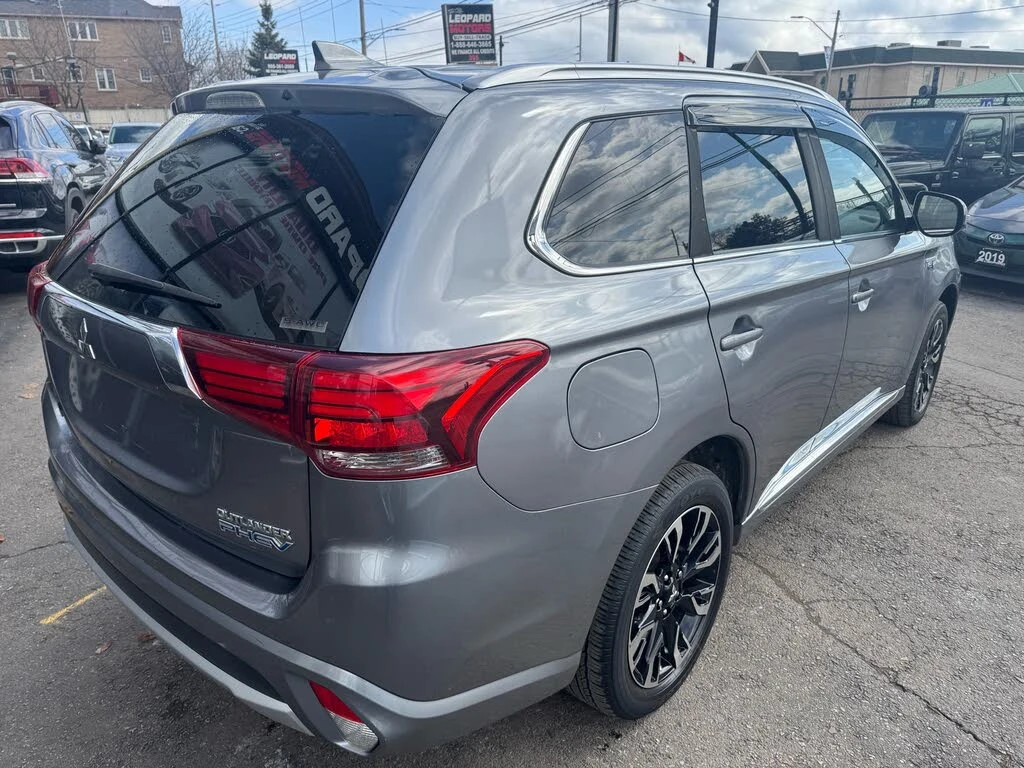 Mitsubishi Outlander * АВТО КРЕДИТ* ЦЕНА ДО БГ * СЕРВИЗНА ИСТОРИЯ *  - изображение 4