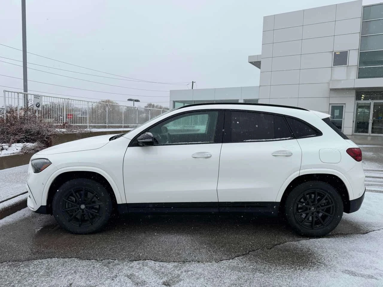 Mercedes-Benz GLA 250 4MATIC/360/ПАНОРАМА/ПОДГРЕВИ, снимка 3 - Автомобили и джипове - 54638589