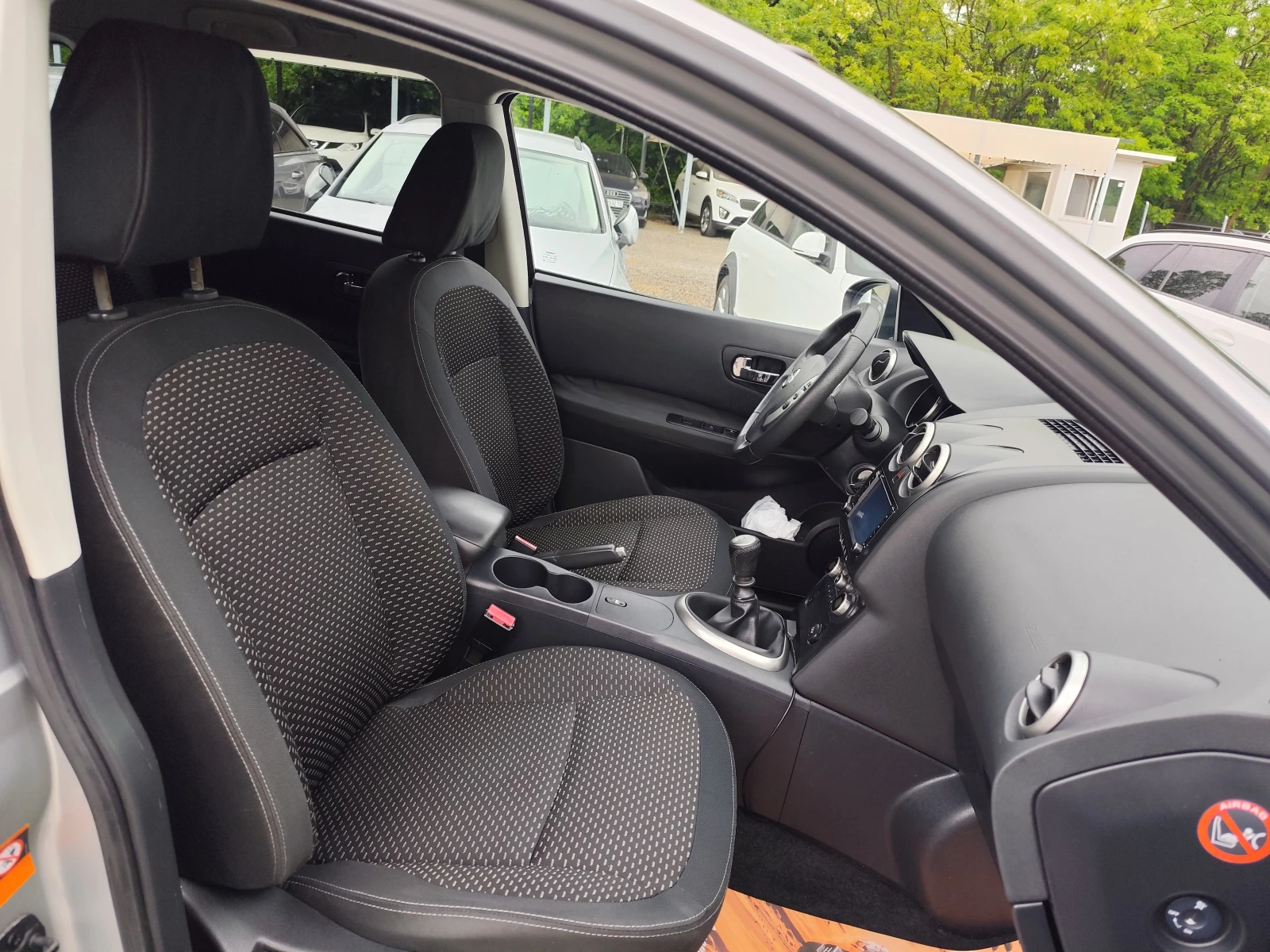 Nissan Qashqai 1.5DCi* 7 MECTA* ПАНОРАМА* MMi* , снимка 14 - Автомобили и джипове - 54648810
