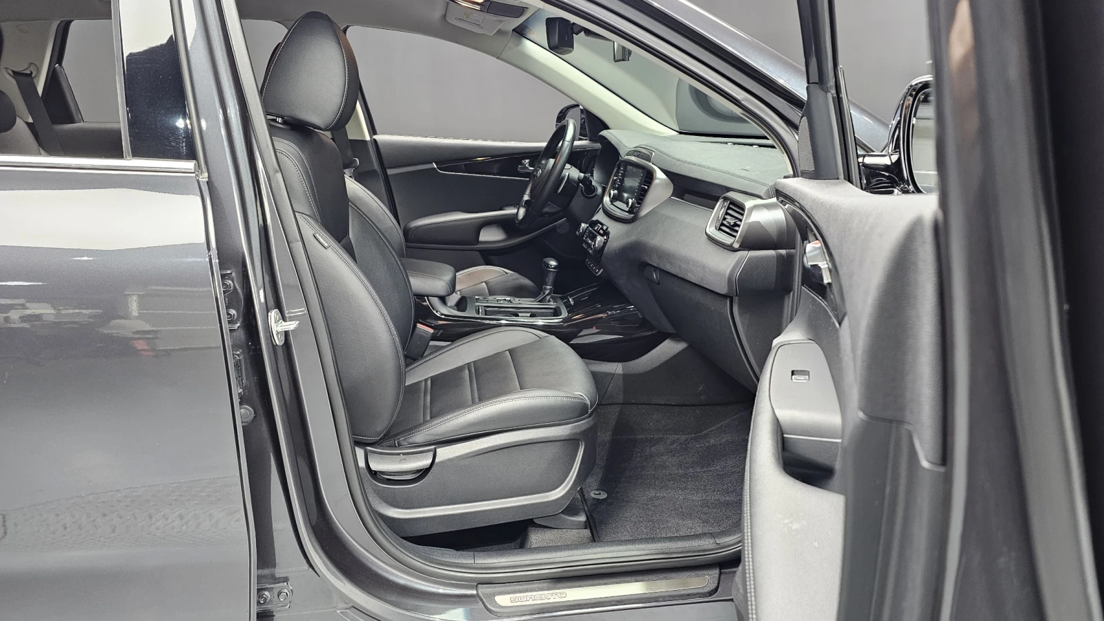 Kia Sorento 2.0* BLIND SPOT* ПОДГРЕВ ВОЛАН* КРАЙНА ЦЕНА, снимка 11 - Автомобили и джипове - 55302248