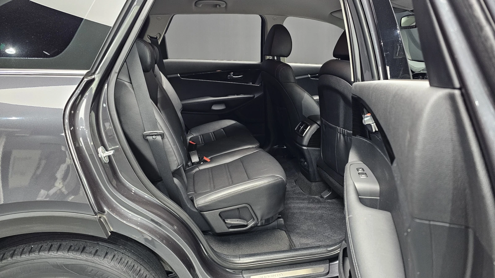Kia Sorento 2.0* BLIND SPOT* ПОДГРЕВ ВОЛАН* КРАЙНА ЦЕНА, снимка 12 - Автомобили и джипове - 55302248