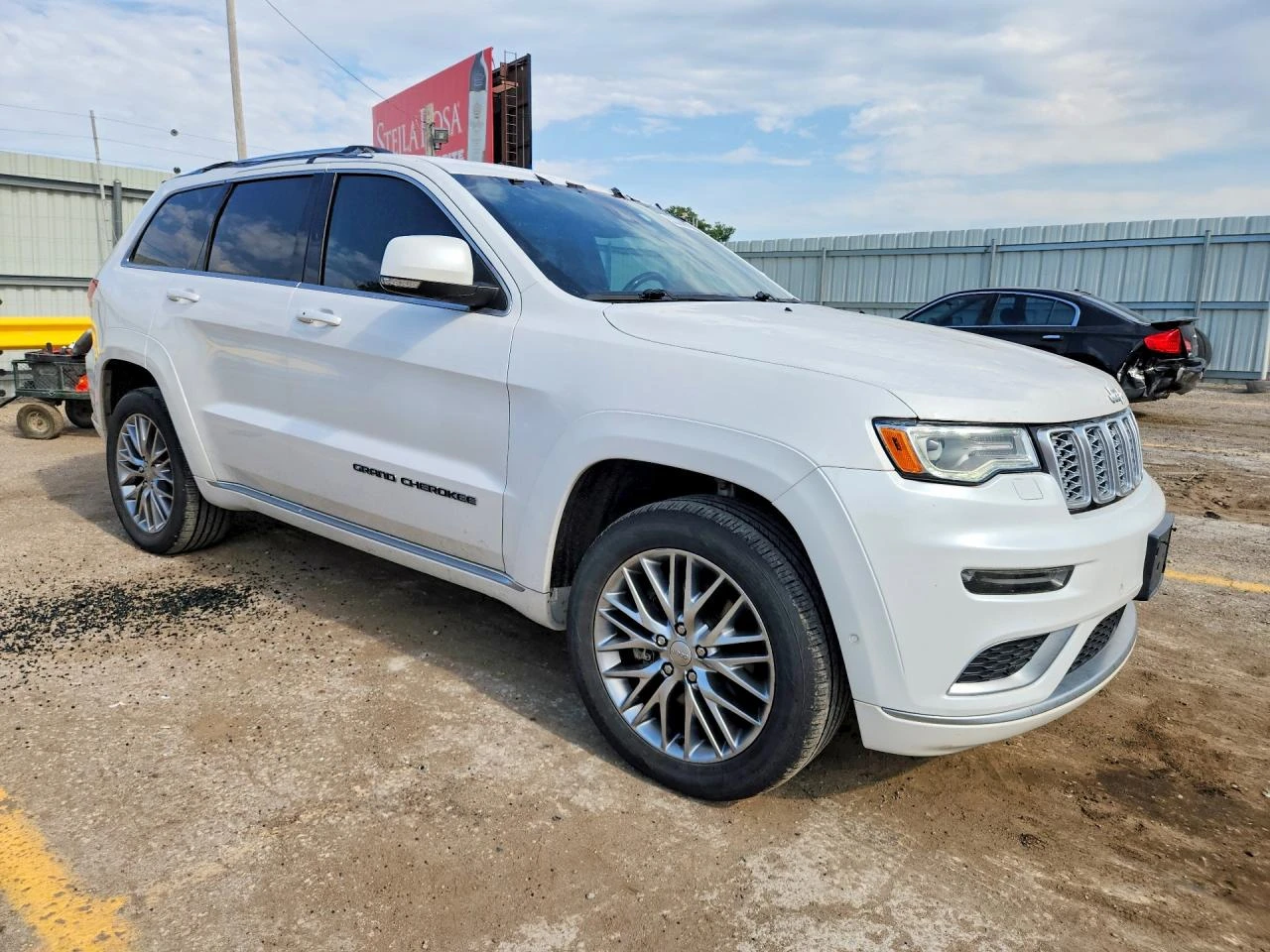 Jeep Grand cherokee 5.7 SUMMIT HARMON KARDON/PANORAMA/360CAM, снимка 3 - Автомобили и джипове - 55307158