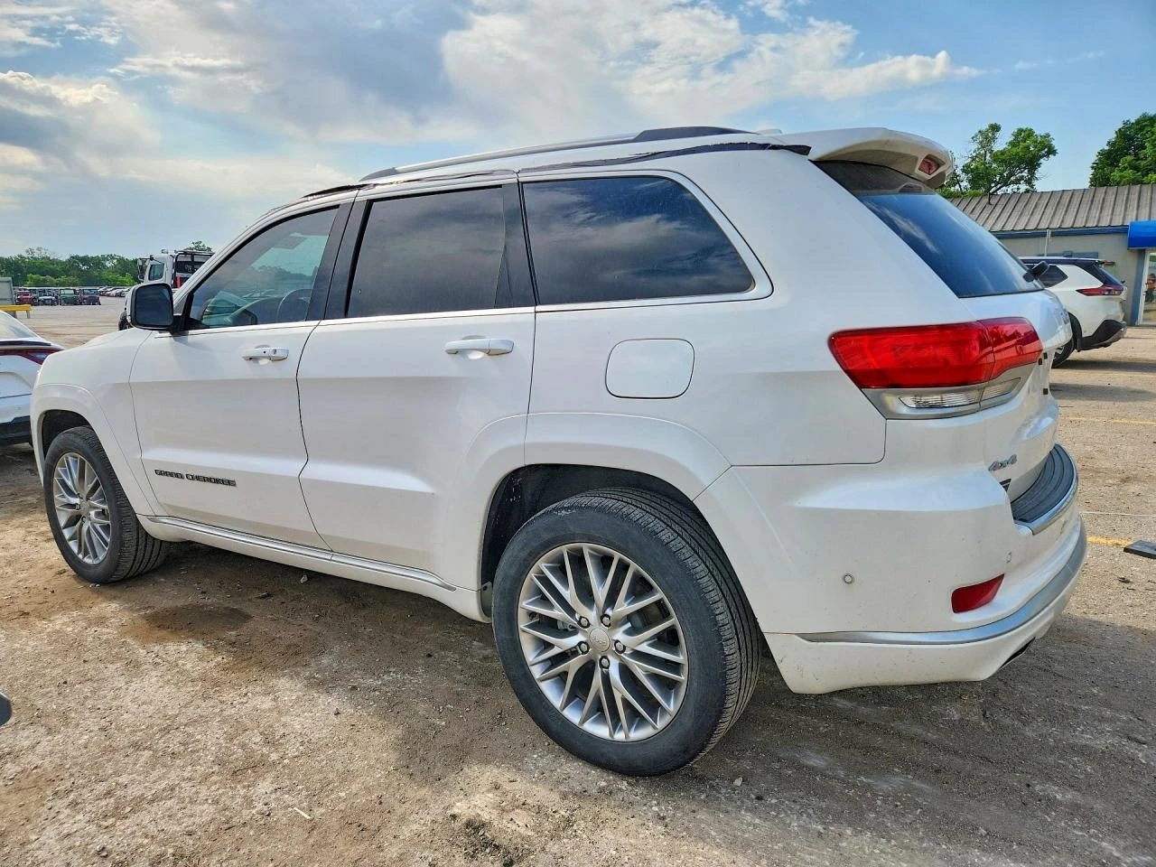 Jeep Grand cherokee 5.7 SUMMIT HARMON KARDON/PANORAMA/360CAM, снимка 4 - Автомобили и джипове - 55307158