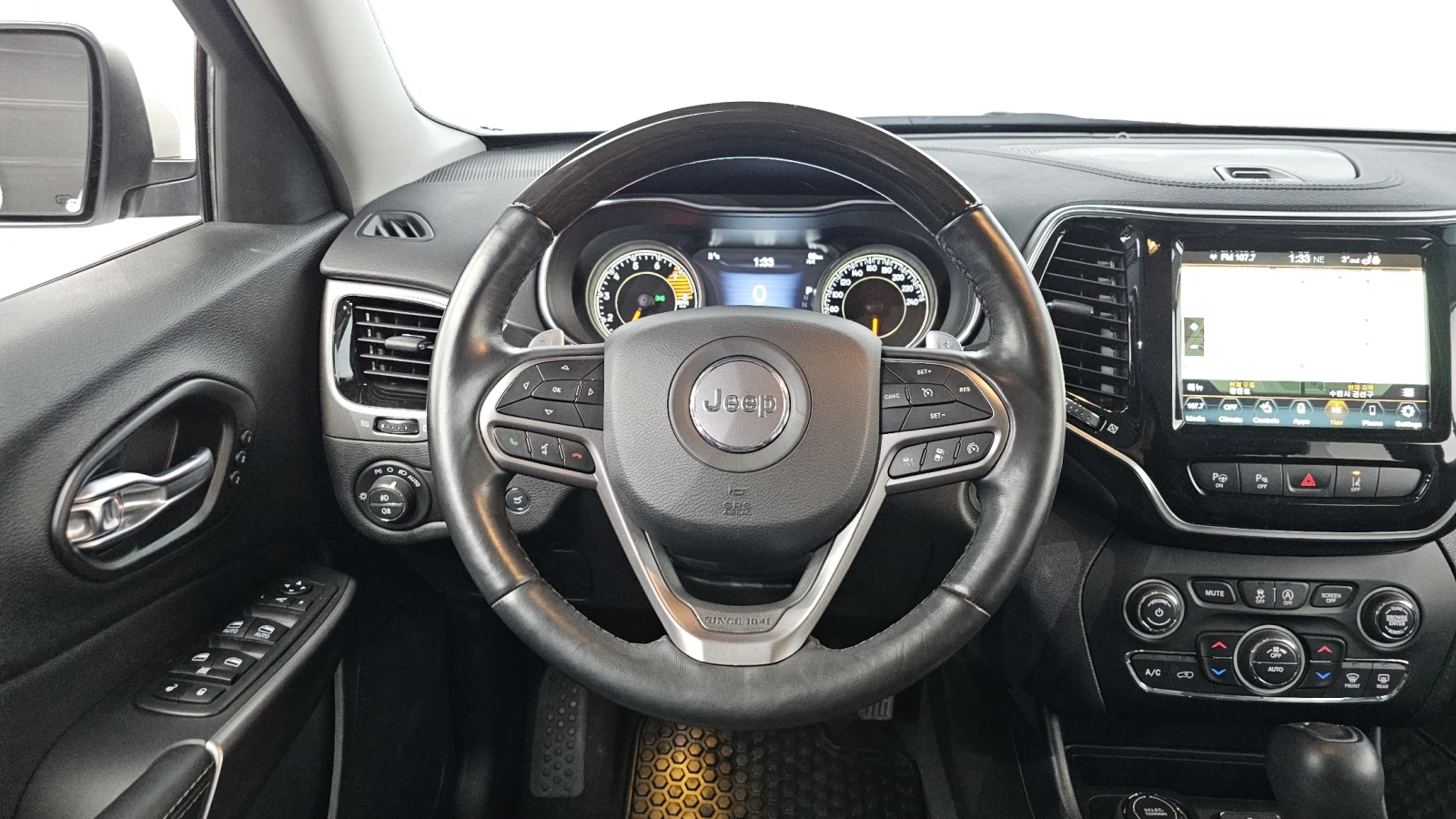 Jeep Cherokee OVERLAND / 3.2 / 4X4 / DISTRONIC / ОБДУХ / ПОДГРЕВ, снимка 12 - Автомобили и джипове - 55527288