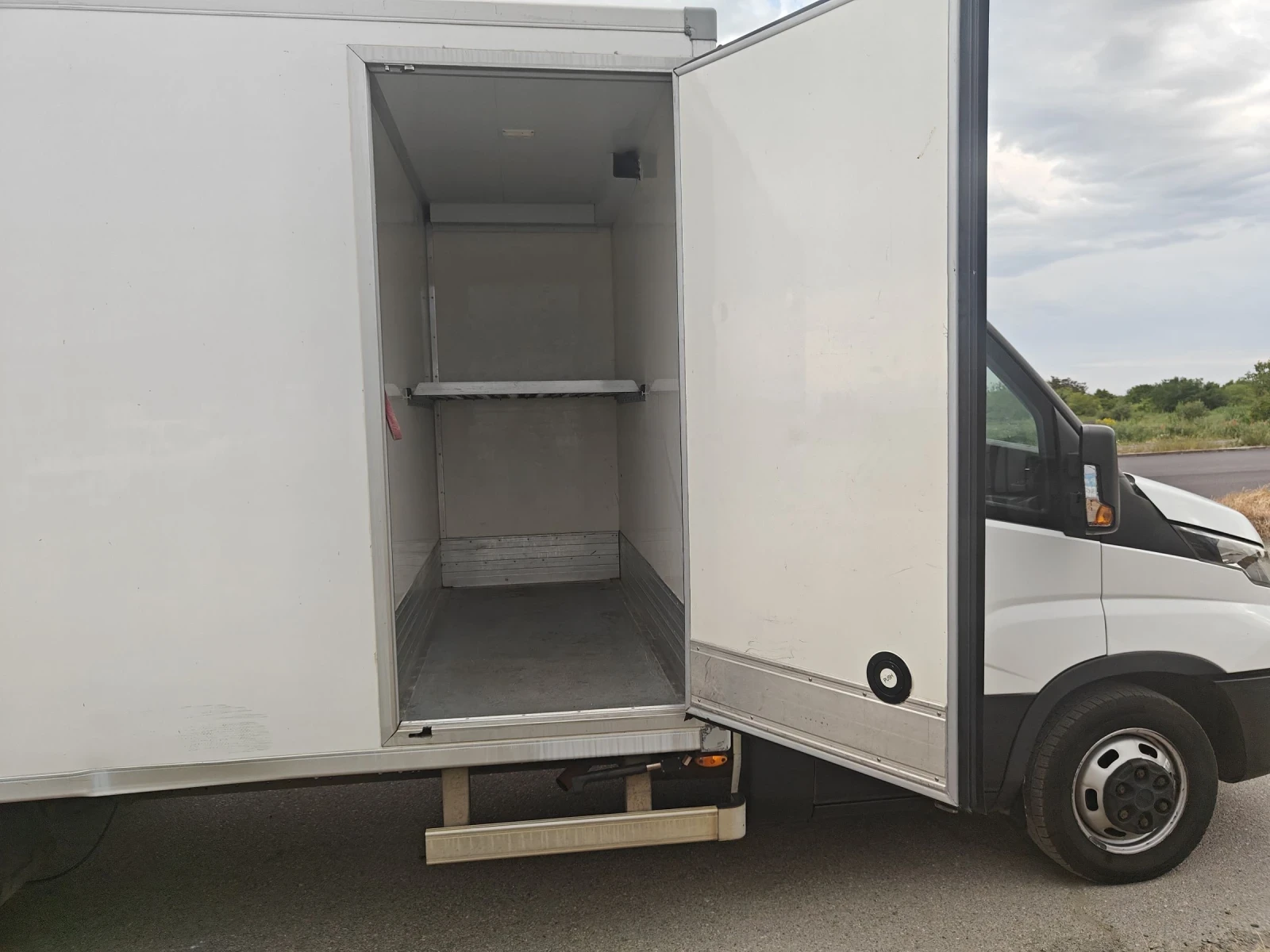 Iveco Daily 35C14 Хладилен Фургон, снимка 11 - Бусове и автобуси - 54575326