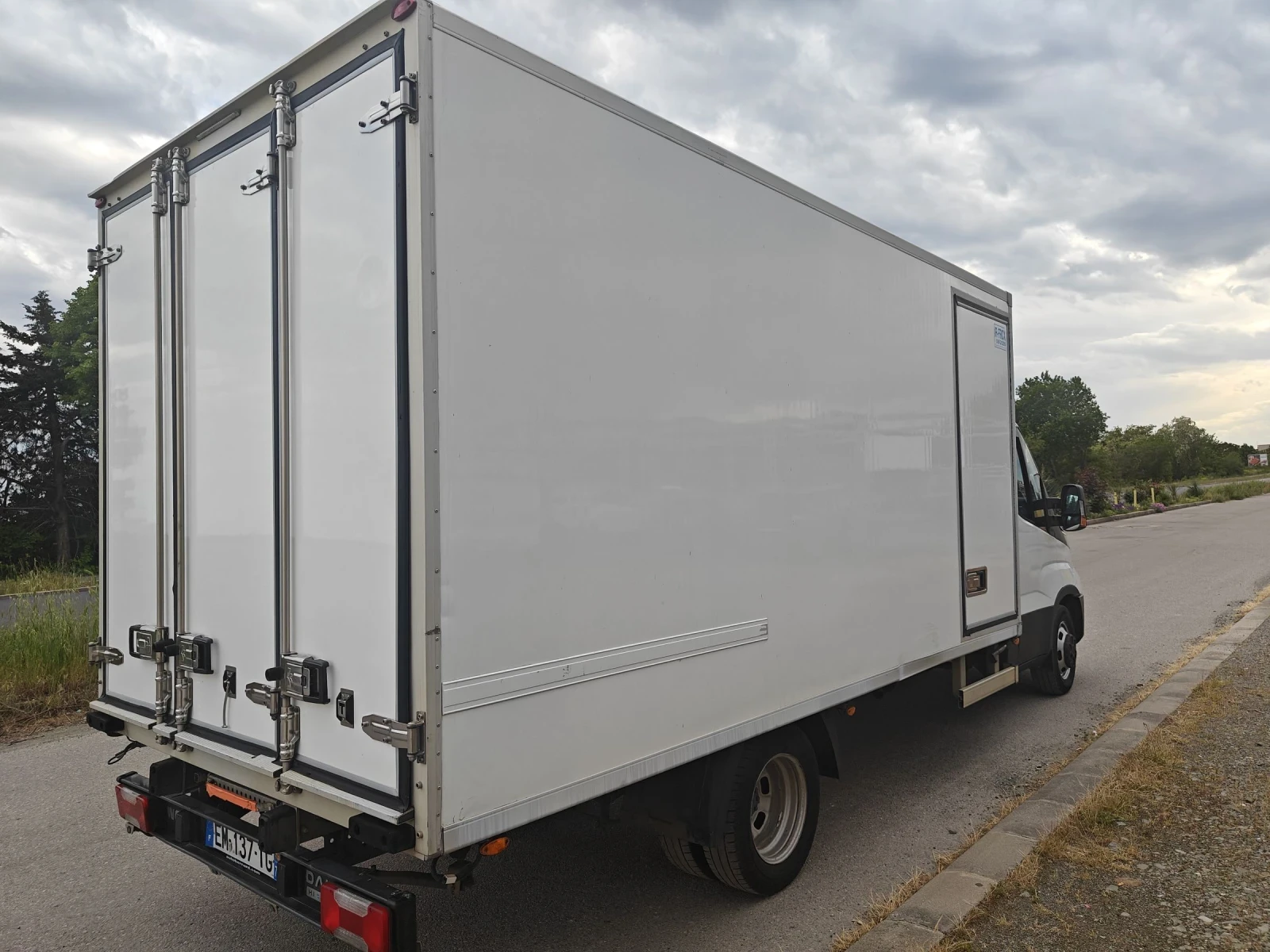 Iveco Daily 35C14 Хладилен Фургон, снимка 5 - Бусове и автобуси - 54575326