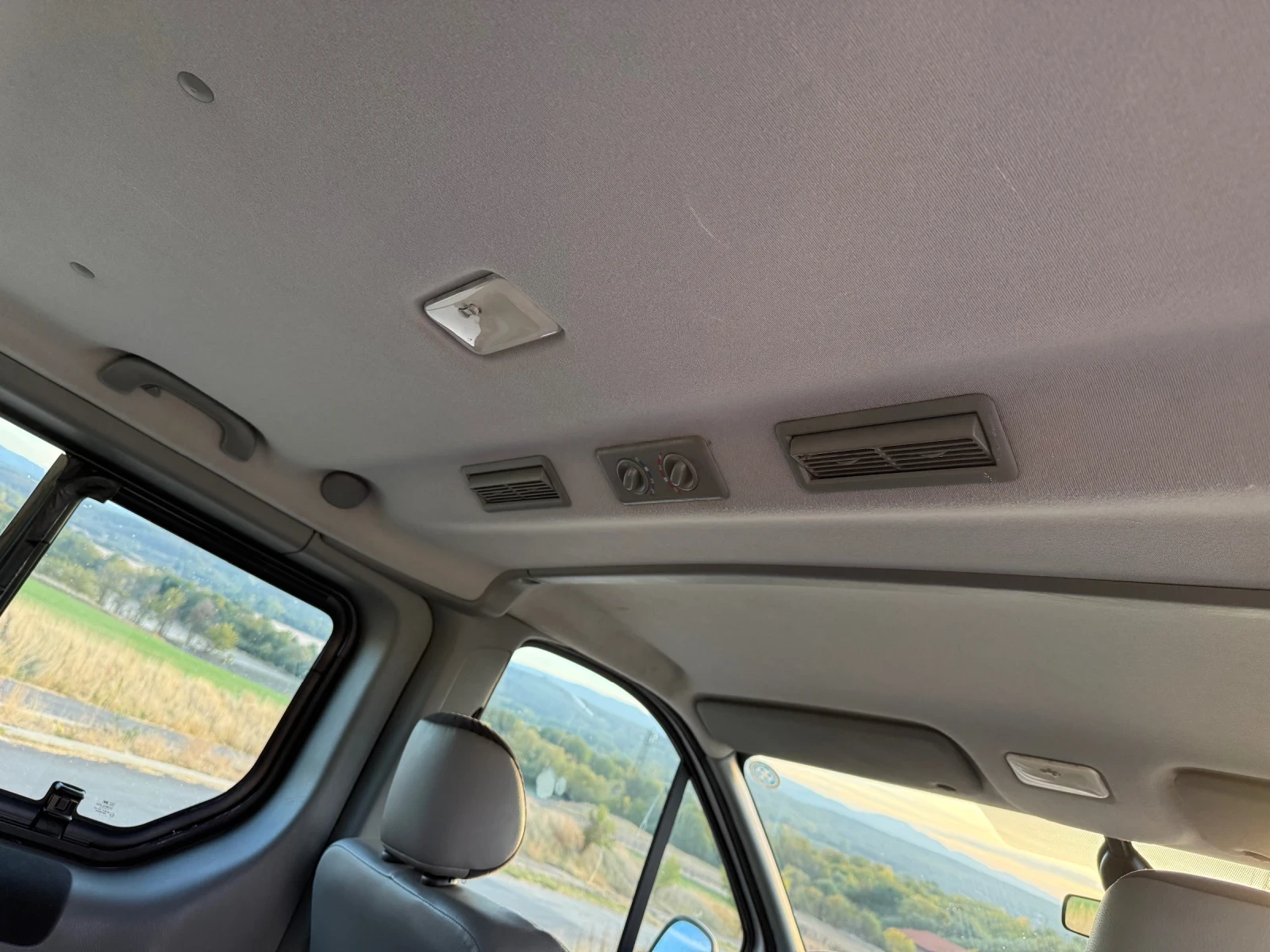 Renault Trafic 2.0 116 клима 7+ 1, снимка 9 - Бусове и автобуси - 56399368