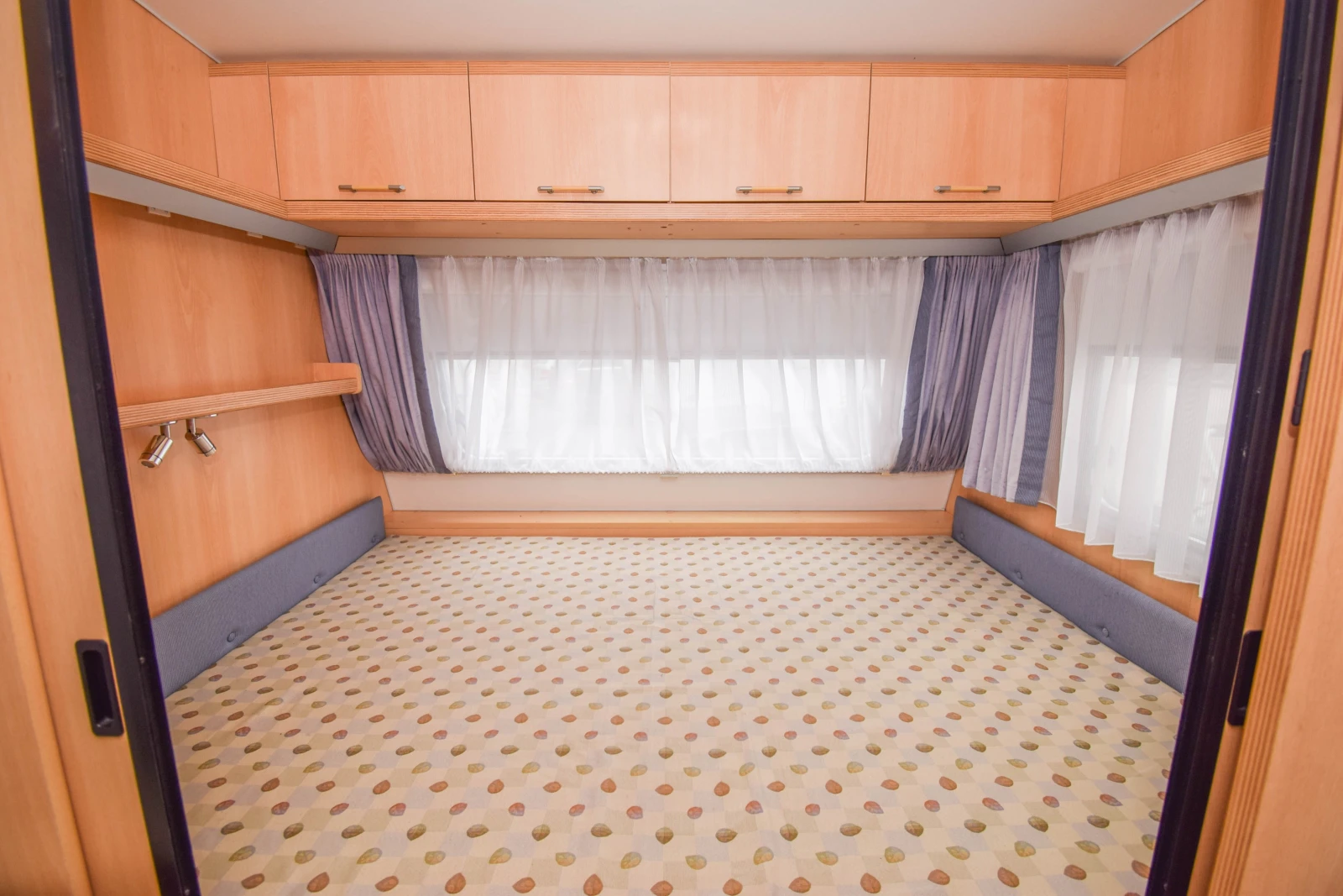 Каравана Burstner Fun Sportiv 400 TS+ ФОРСЕЛТ, снимка 10 - Каравани и кемпери - 53931294