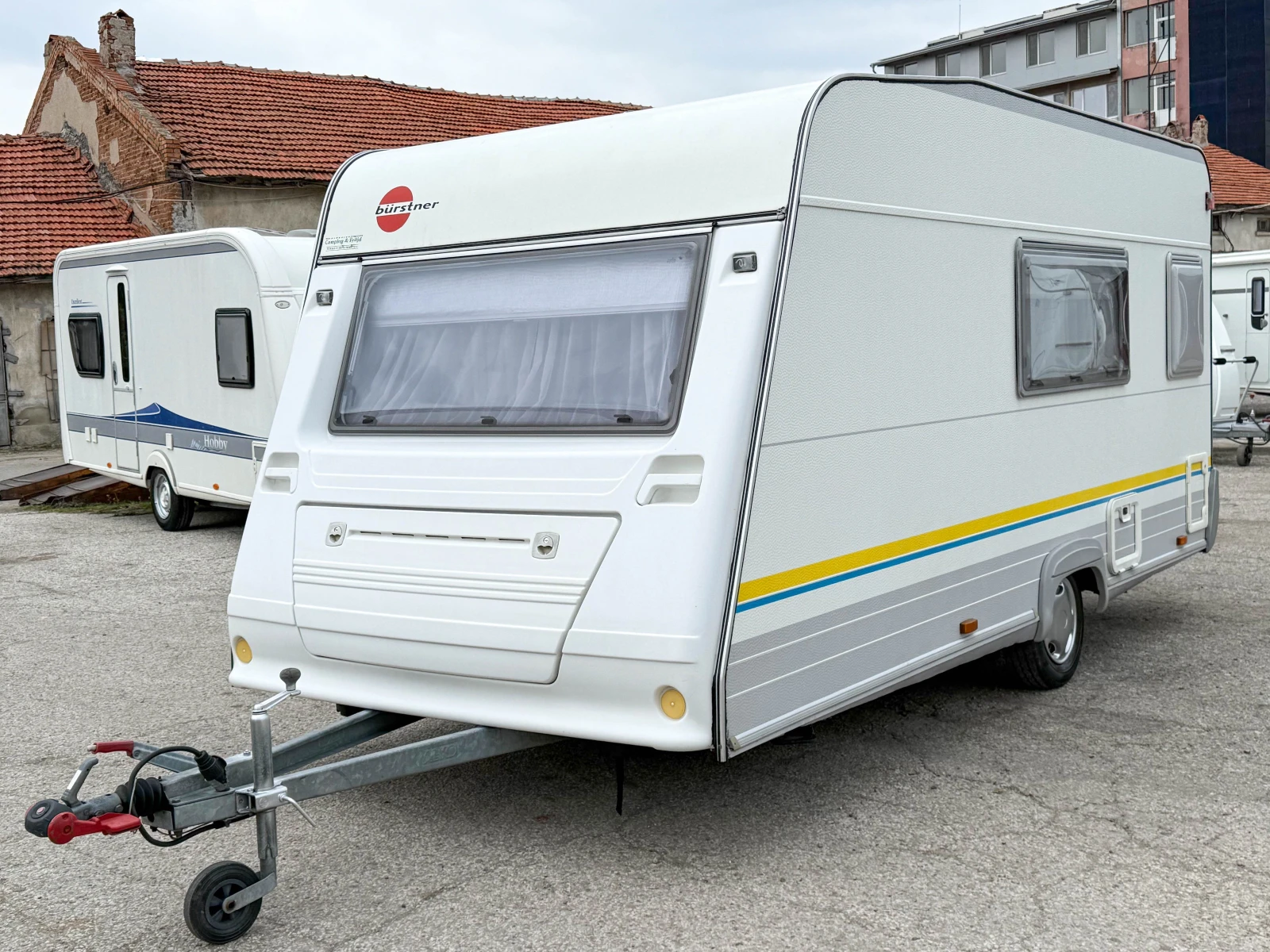 Каравана Burstner Fun Sportiv 400 TS+ ФОРСЕЛТ, снимка 4 - Каравани и кемпери - 53931294