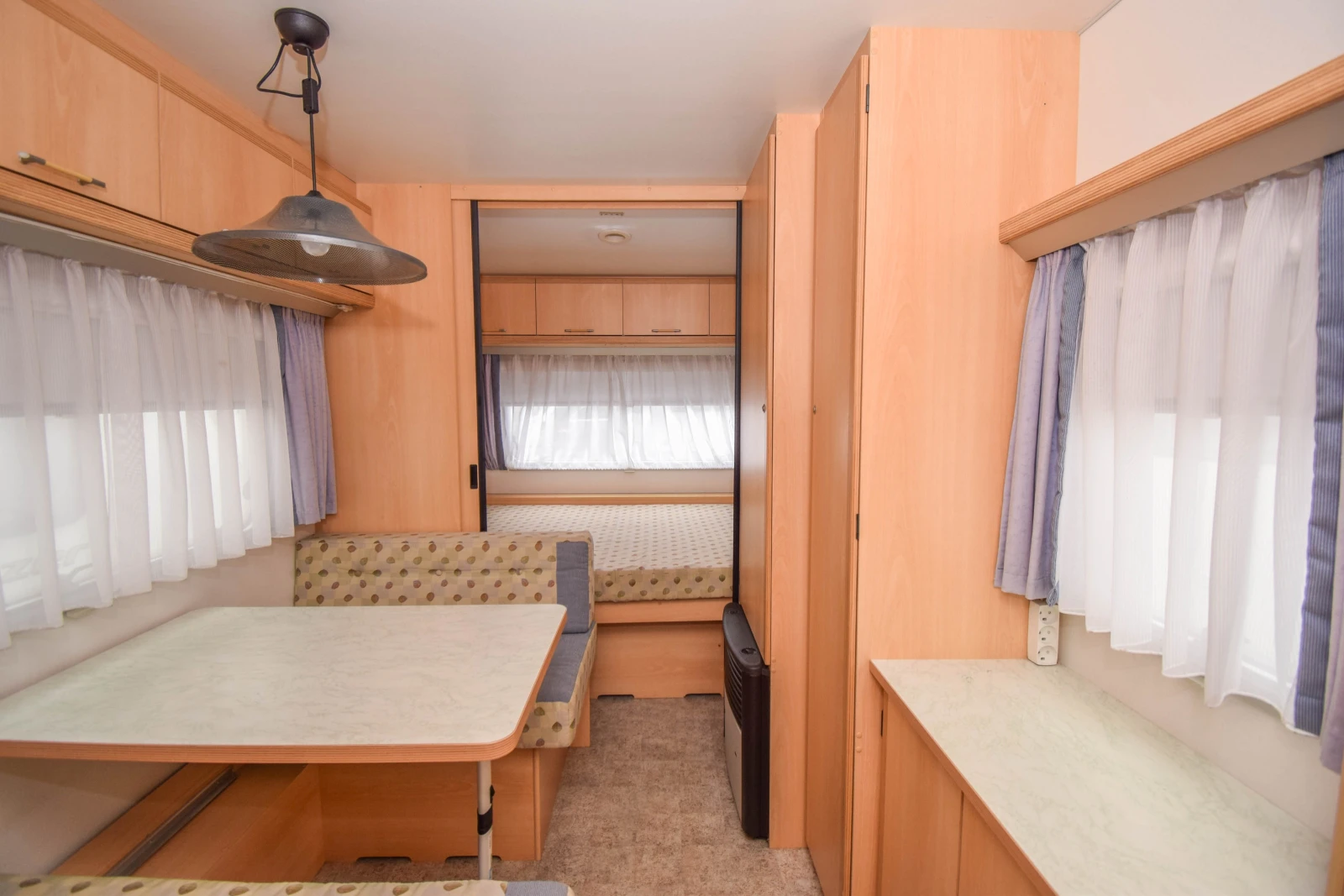 Каравана Burstner Fun Sportiv 400 TS+ ФОРСЕЛТ, снимка 7 - Каравани и кемпери - 53931294