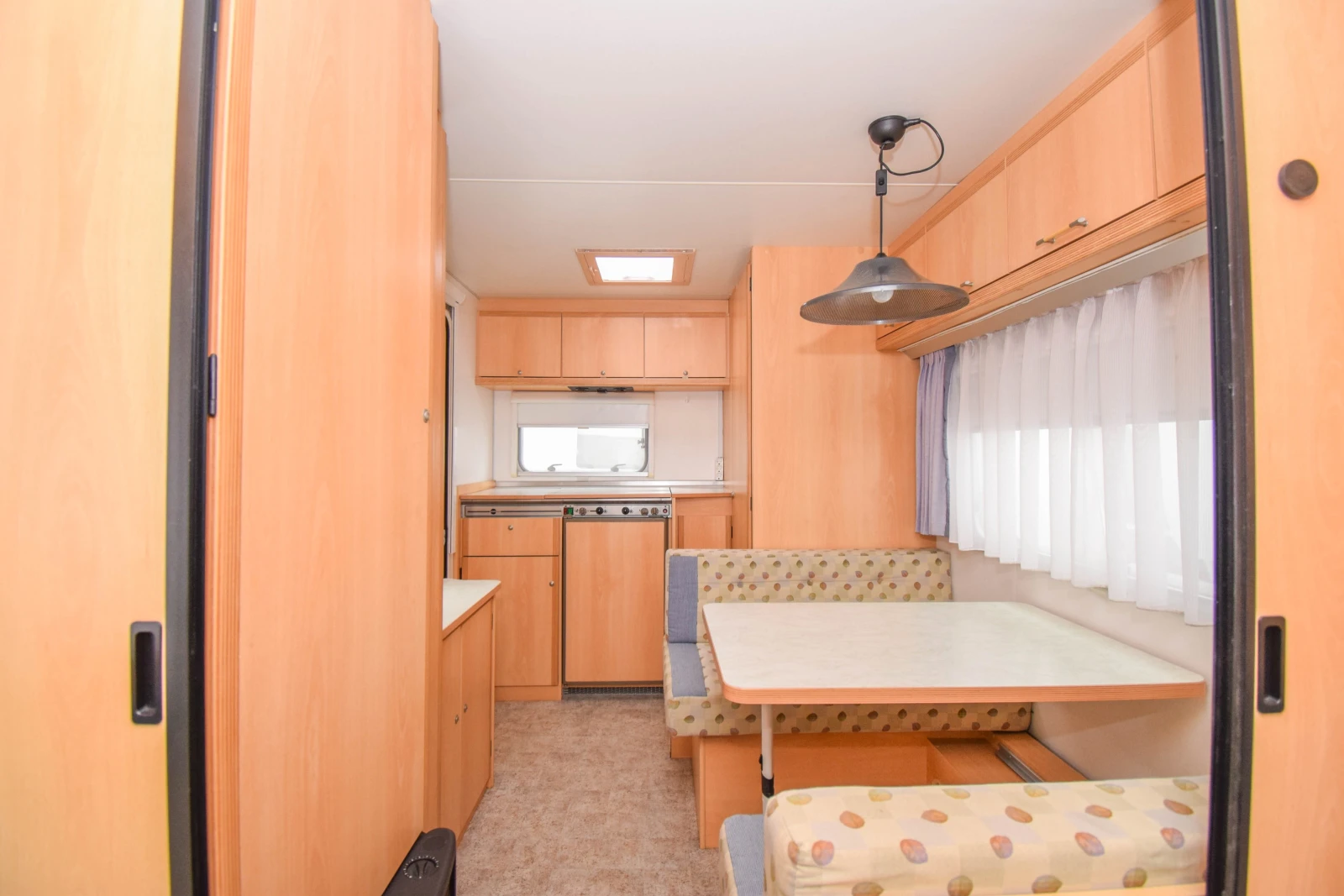 Каравана Burstner Fun Sportiv 400 TS+ ФОРСЕЛТ, снимка 11 - Каравани и кемпери - 53931294