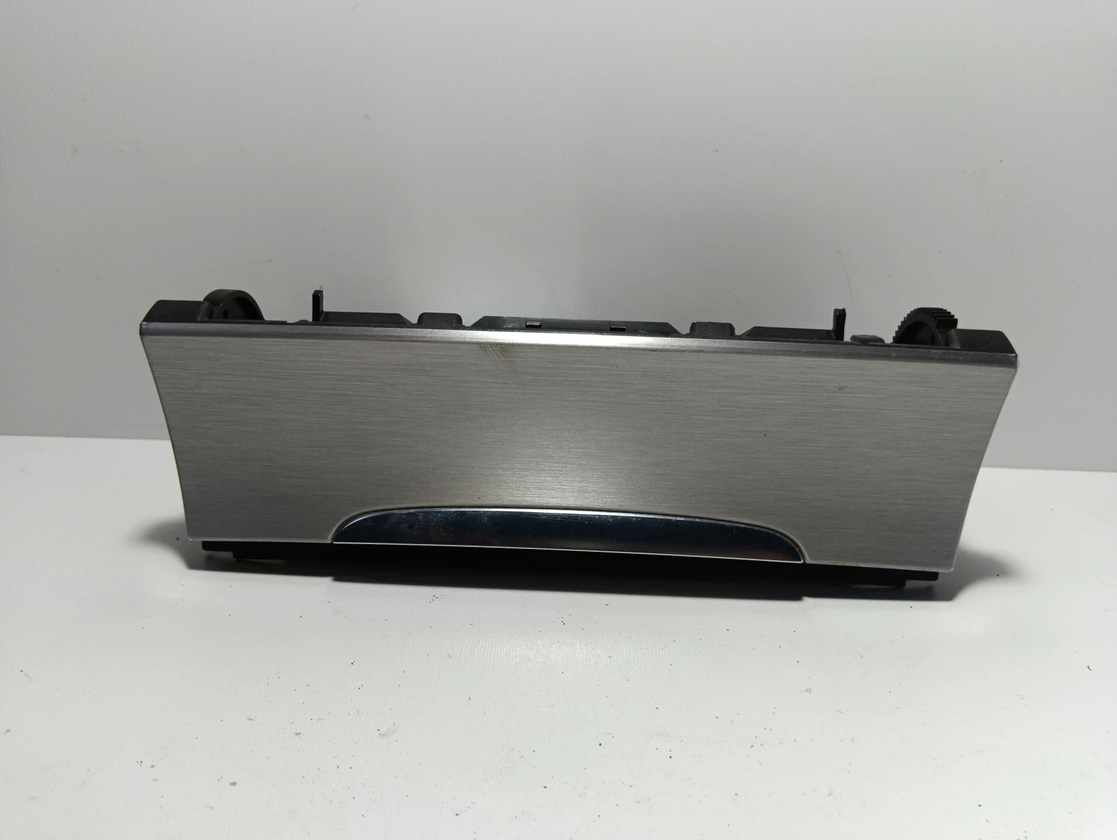 пепелник преден 3C0863284K VW Passat CC