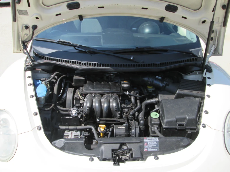 VW New beetle 1.6I-Клима-НОВА, снимка 17 - Автомобили и джипове - 51442387