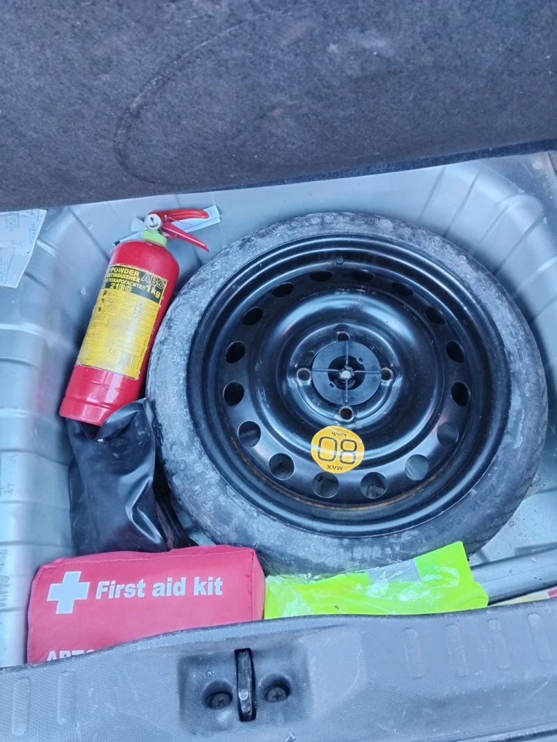 Nissan Micra 1.2, снимка 10 - Автомобили и джипове - 52121949