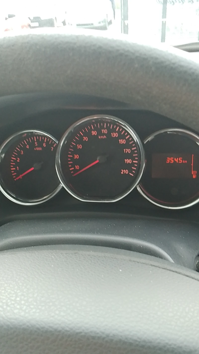 Dacia Sandero 1.2, каско, гаражна, navi , kamera, снимка 9 - Автомобили и джипове - 52473165