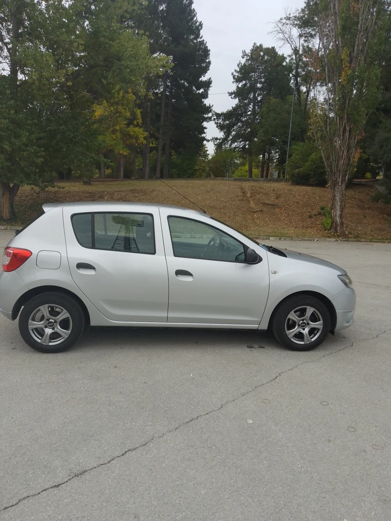 Dacia Sandero 1.2, каско, гаражна, navi , kamera, снимка 4 - Автомобили и джипове - 52473165