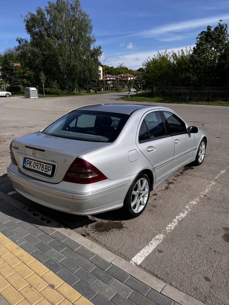 Mercedes-Benz C 220, снимка 3 - Автомобили и джипове - 52656396