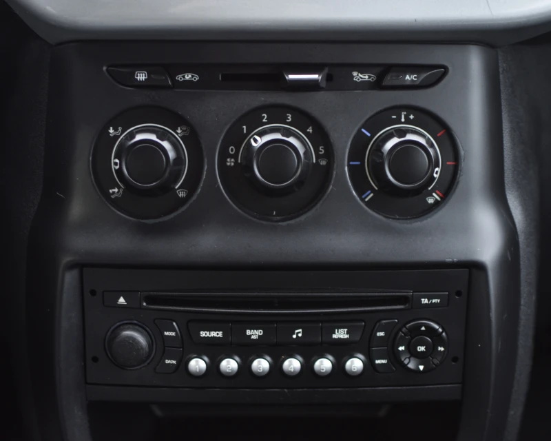 Citroen DS3 1.4i, снимка 13 - Автомобили и джипове - 52688108