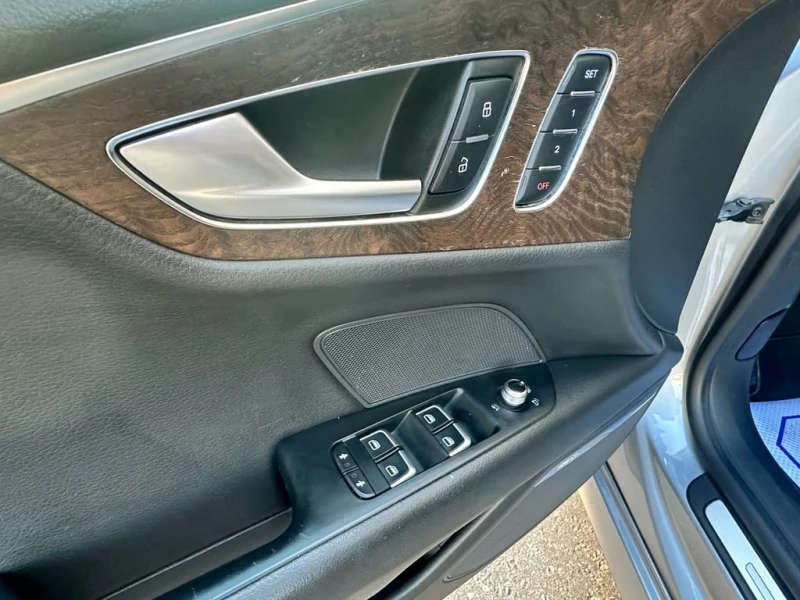 Audi A7 * 3.0T ~ Progressiv ~ AWD ~ CERTIFIED * CARFAX * Ц, снимка 12 - Автомобили и джипове - 53044362