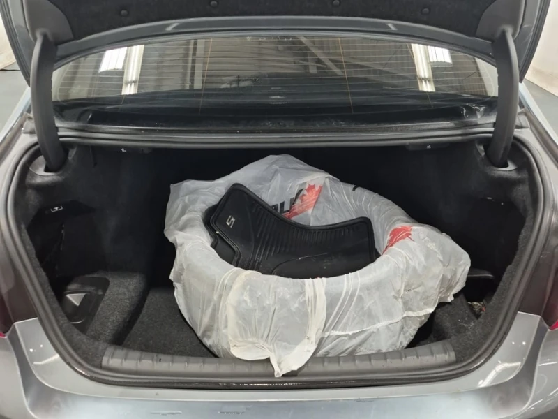 BMW 550 XDRIVE * CARFAX * БЕЗ ПЪРВОНАЧАЛНА ВНОСКА, снимка 17 - Автомобили и джипове - 53089255