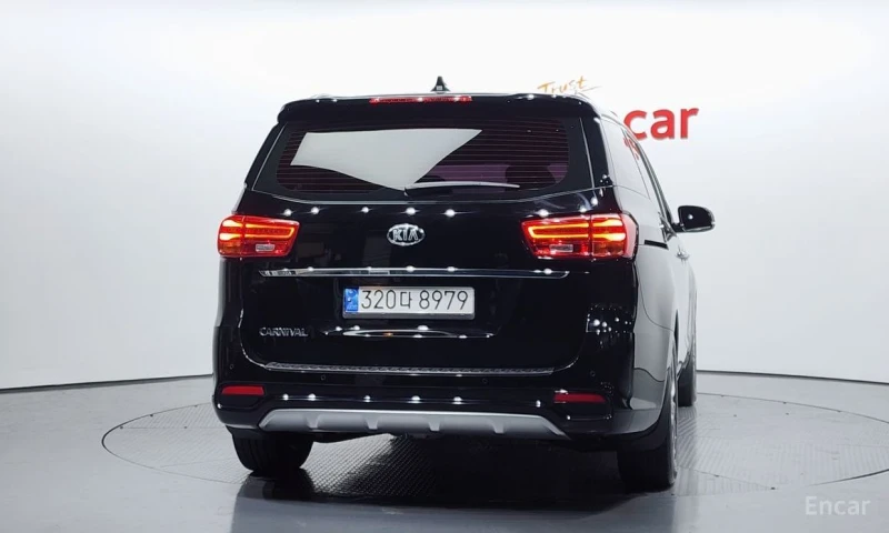 Kia Carnival, снимка 4 - Автомобили и джипове - 53185910