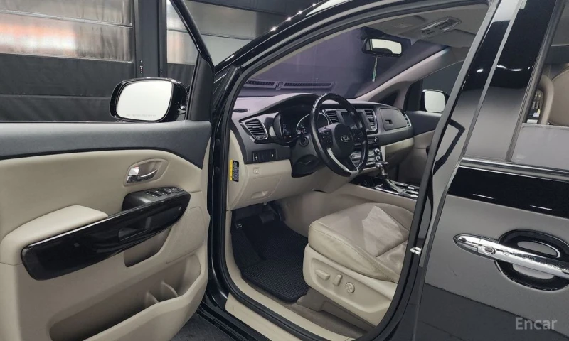 Kia Carnival, снимка 9 - Автомобили и джипове - 53185910