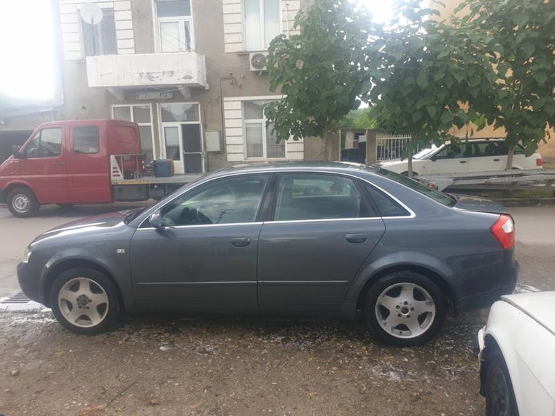 Audi A4 2.5 180kc, снимка 5 - Автомобили и джипове - 47616097