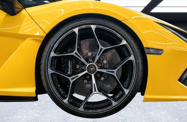 Lamborghini Revuelto = Carbon Ceramic Brakes =  | Mobile.bg   7