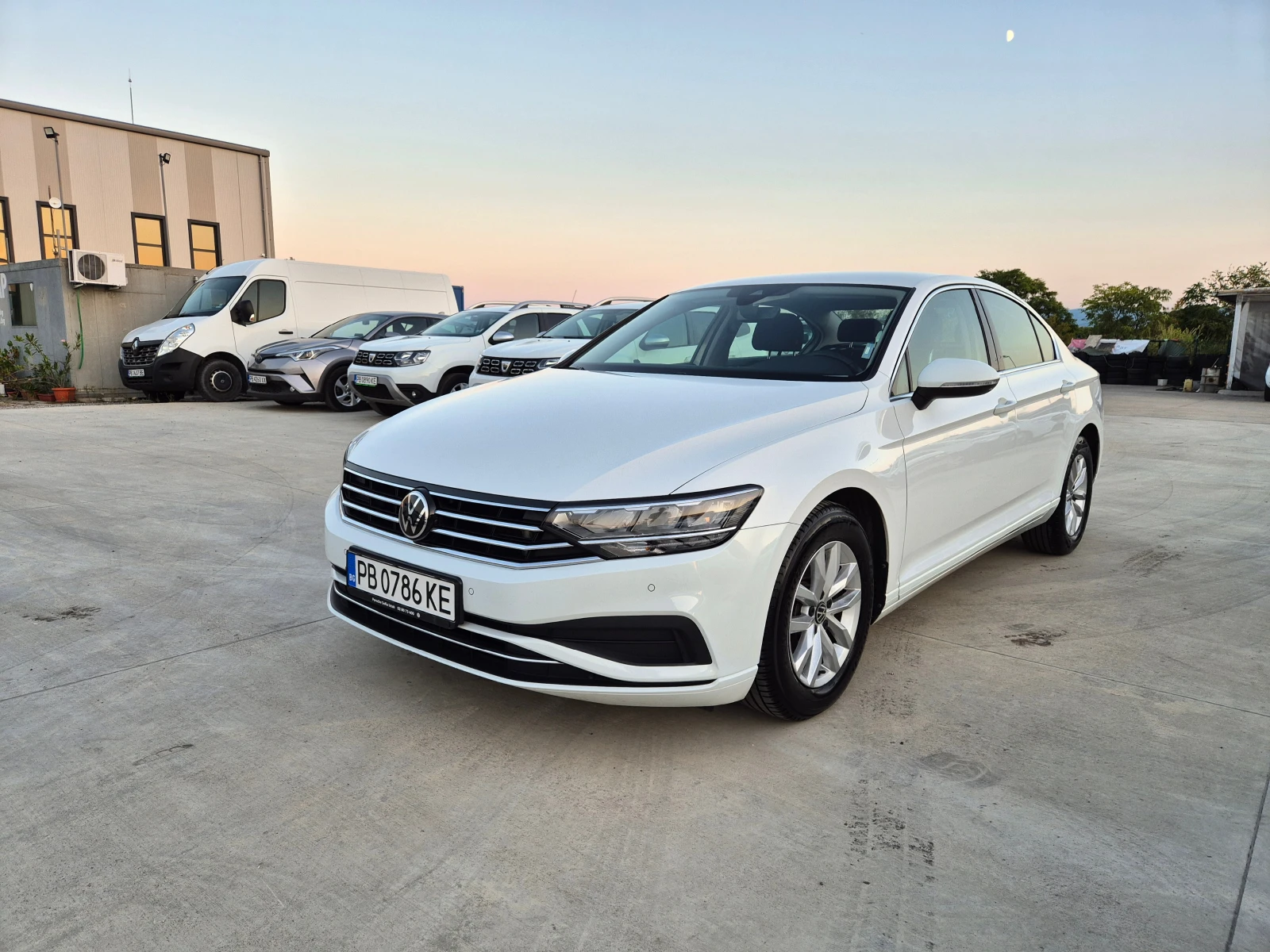 VW Passat С-Гаранция-Business-2.0TDI-А/Т-150кс. - [1] 