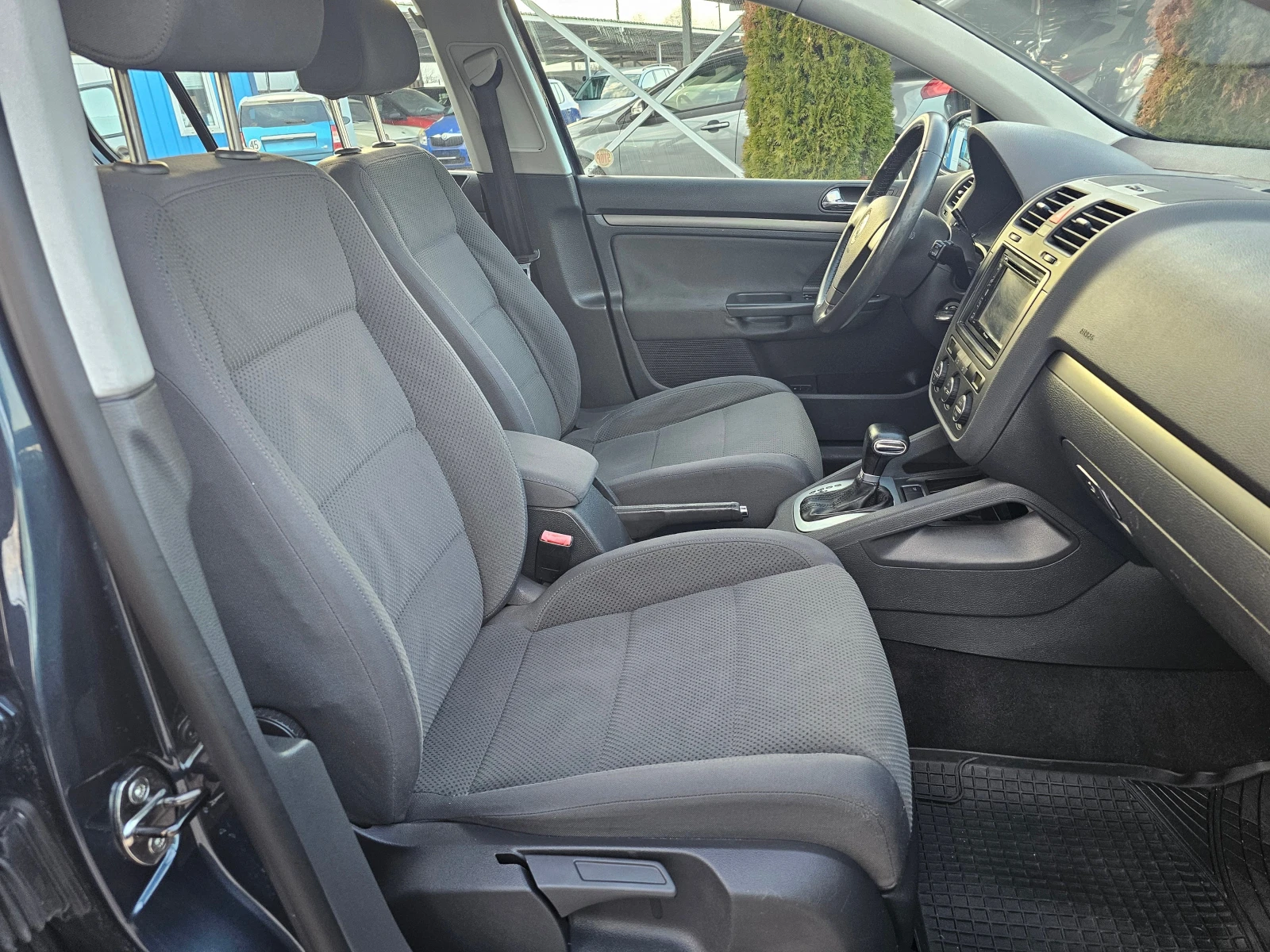 VW Golf 1.9 TDI DSG КЛИМАТРОНИК - изображение 10