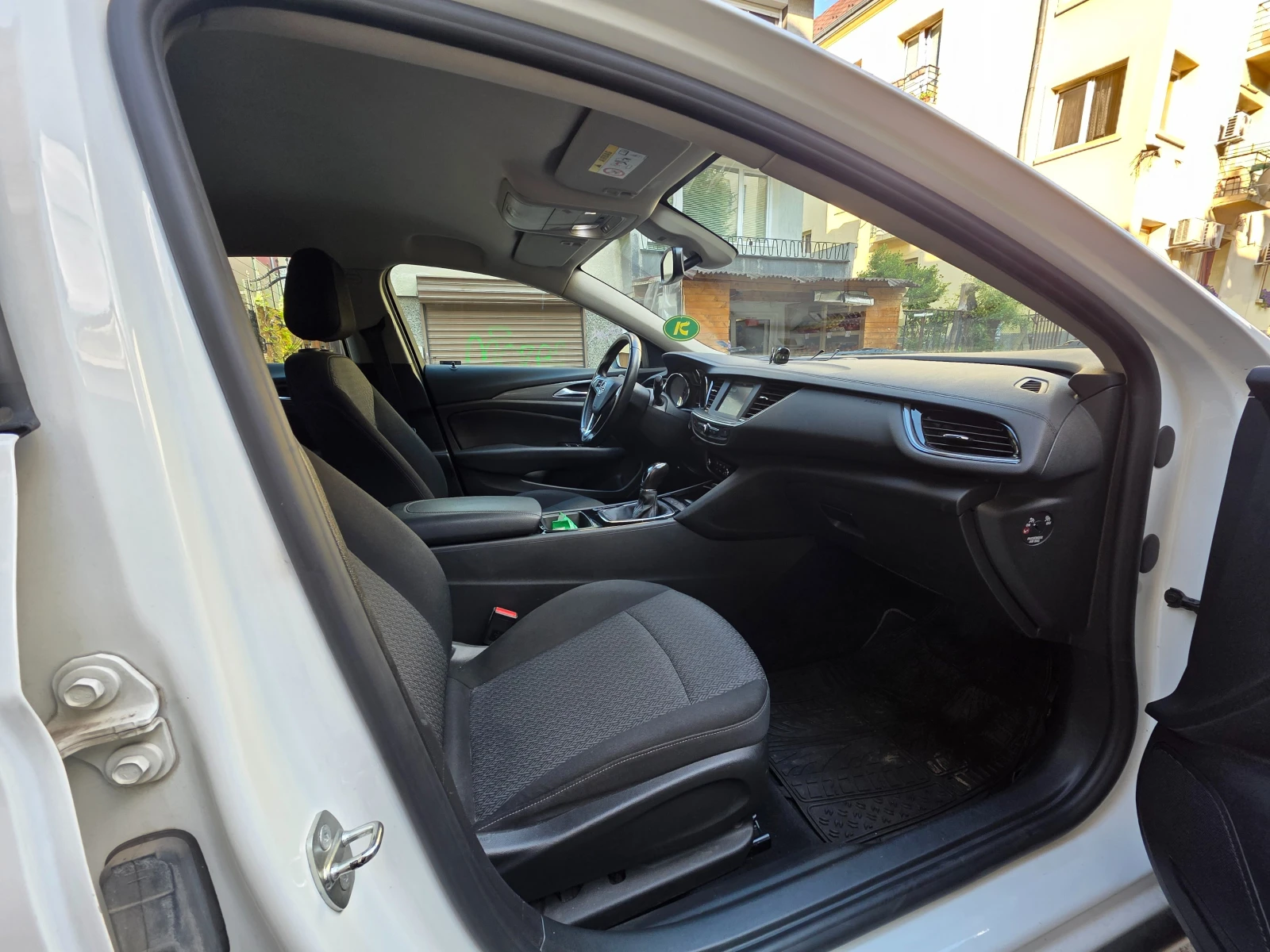 Opel Insignia 1.5T - изображение 3